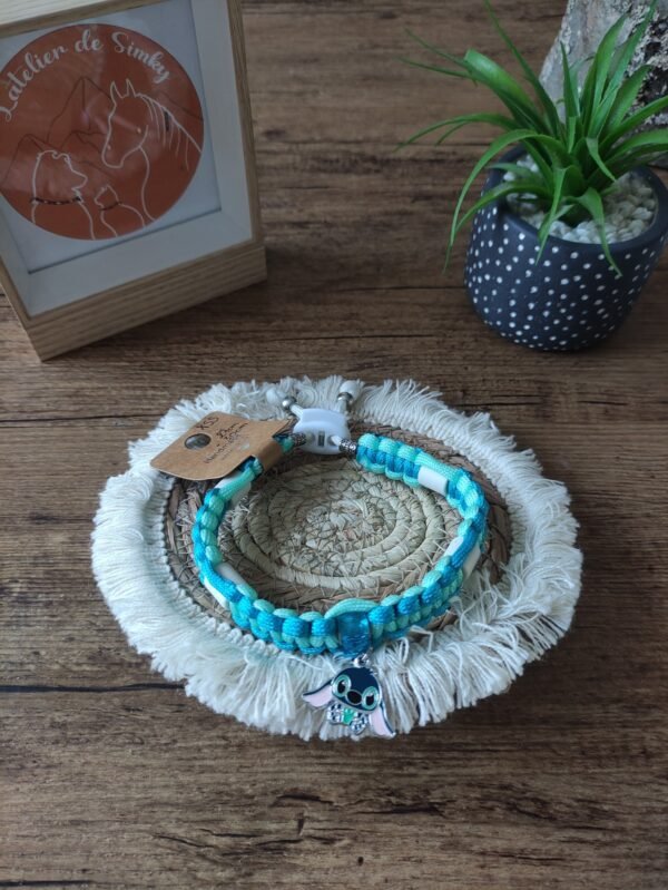 Collier anti-tiques Blue Stitch