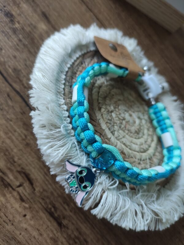 Collier anti-tiques Blue Stitch – Image 2